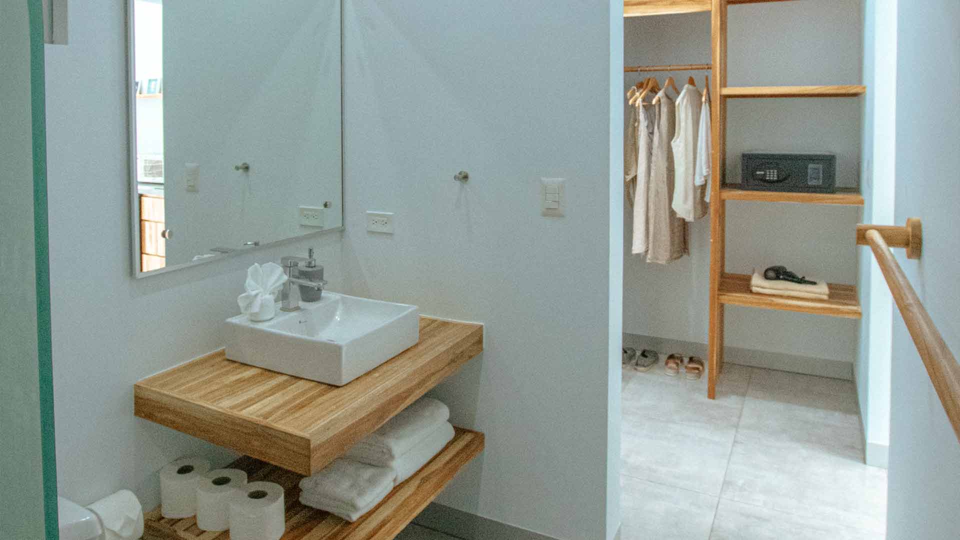 Tamarindo Apartment Rentals Bathroom